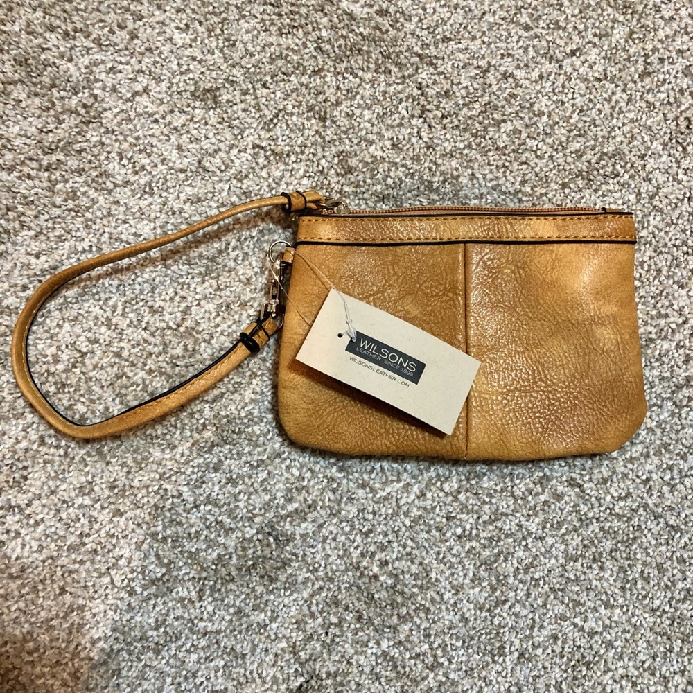 ✨Wilson’s Leather wristlet✨